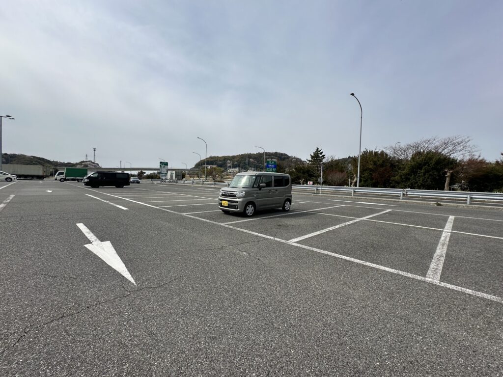 淡路SAの駐車場とレンタカー